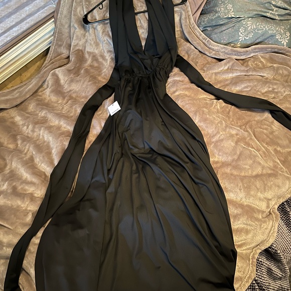 Black Sleeveless Maxi Dress with Plunging V-neckline - Picture 4 of 5